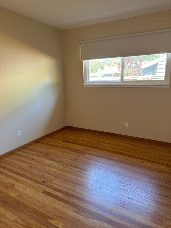 Building Photo - 430 Blue Ridge Dr