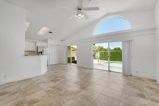 Building Photo - 4355 Leicester Ct