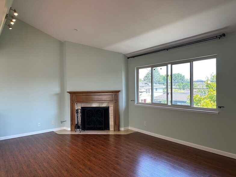 Building Photo - 1219 Paloma Ave