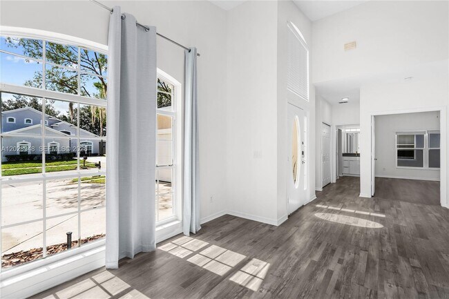 Building Photo - 434 Castlemain Cir