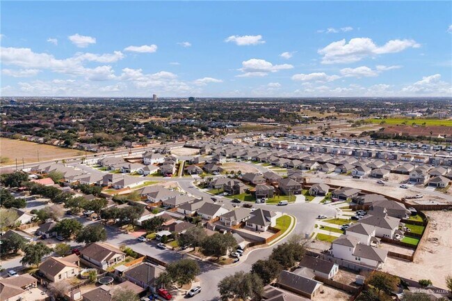 Building Photo - 17 Highland Ave