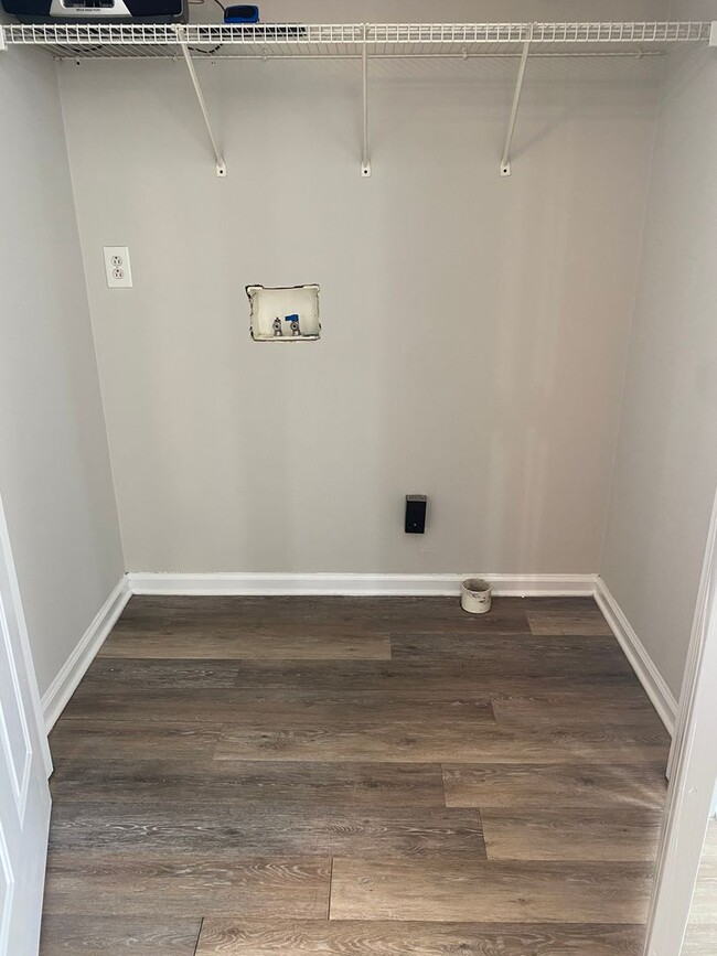 Building Photo - Charming, Renovated Open Floor Plan Home | 3 BR, 2 BA, 1 Car Garage