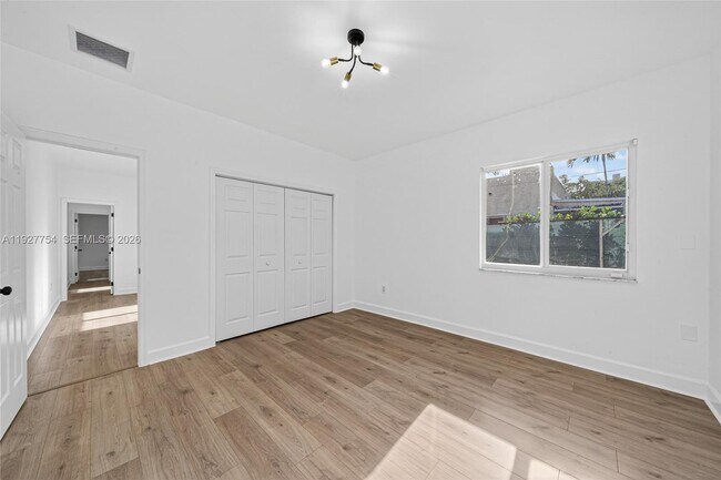 Building Photo - 426 SW 26th Rd