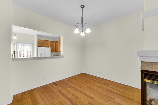 Building Photo - 1114 N Claremont Dr