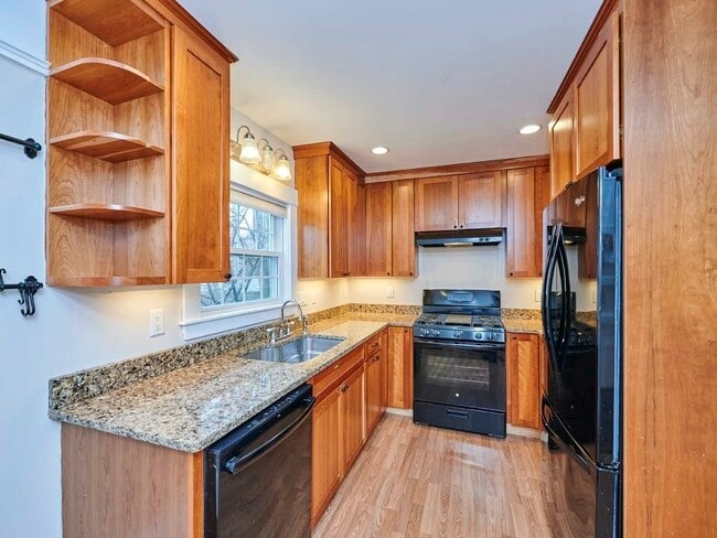 Building Photo - 36 E Foster St