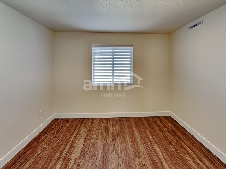 Building Photo - 4316 N Poplar St