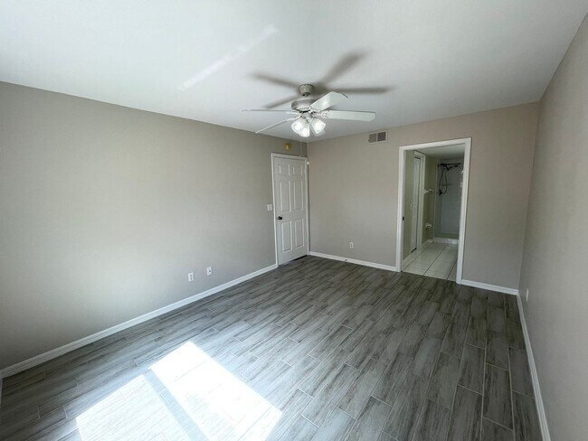 Building Photo - ANNUAL RENTAL - 2 BED/2BATH CONDO - THE MANOR AT MORTON GROVE