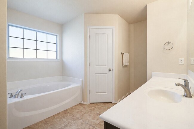 Building Photo - 912 Purdue St