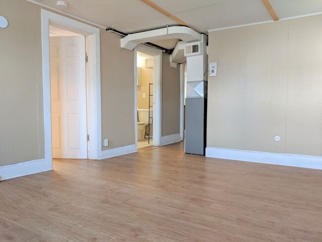 Building Photo - 3633 E Squire Ave