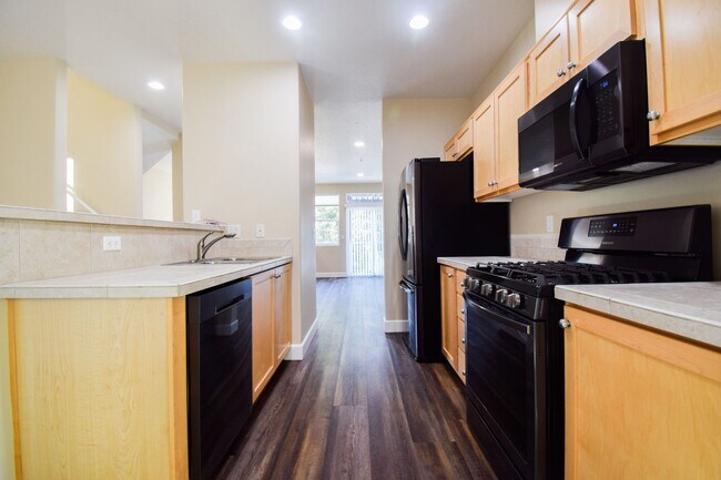 Building Photo - 10735 SW Canterbury Ln