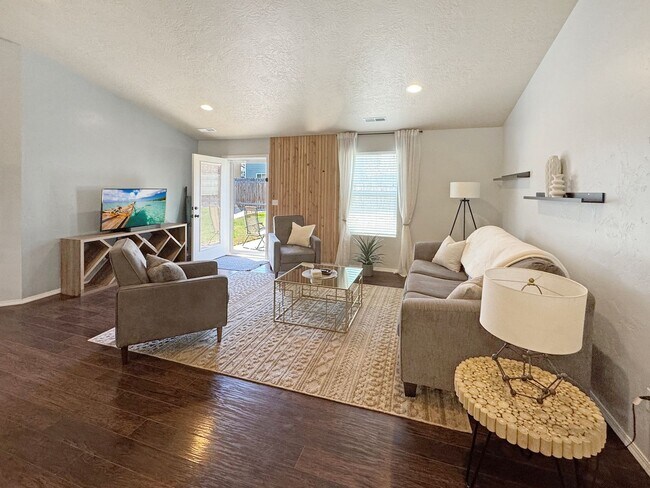 Building Photo - Furnished 3 Bed, 2 Bath Home in Southwest Boise – Stylish, Dog-Friendly, and Move-In Ready!