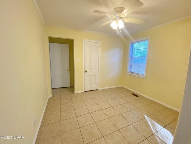 Building Photo - Home Centrally Located in Marianna, FL
