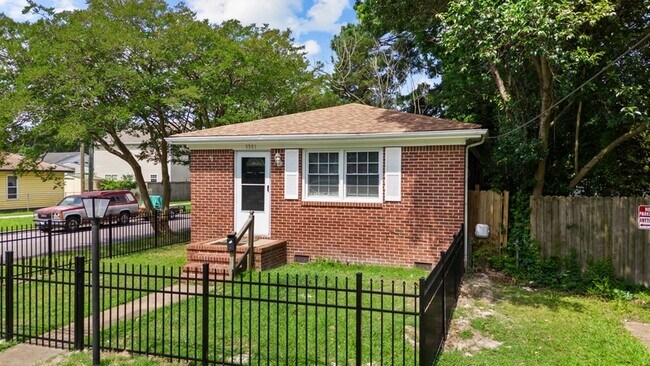Building Photo - 3301 Marne Ave