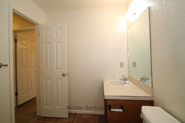 Building Photo - 2008 Continental Dr