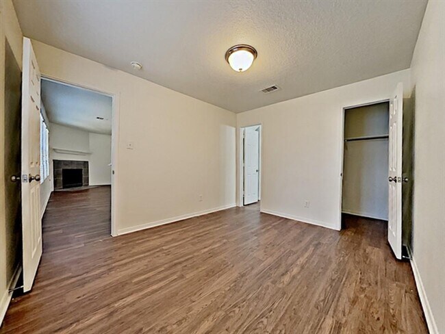 Building Photo - 16973 Scenic Knoll