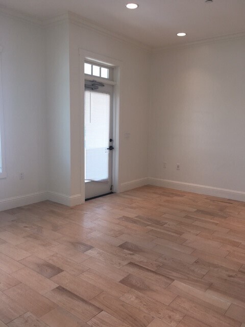 Building Photo - Live Upstairs, Work Downstairs: Rare Versatile Carpinteria Craftsman Townhouse!