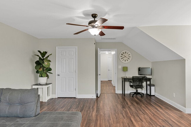 Building Photo - 218 Maidstone Dr