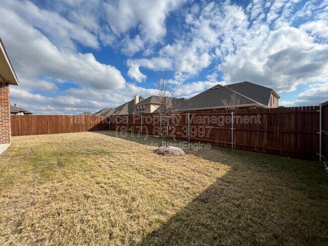 Building Photo - 14869 Nightmist Rd