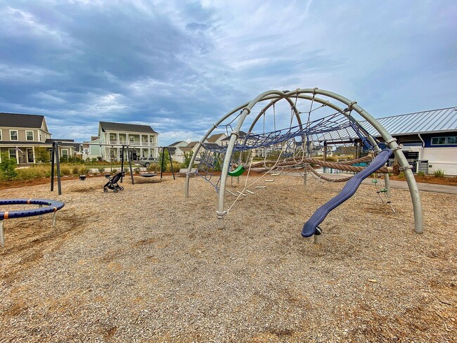 Building Photo - Beautiful 3 Bedrooms, 3.5 Bathrooms Home i...