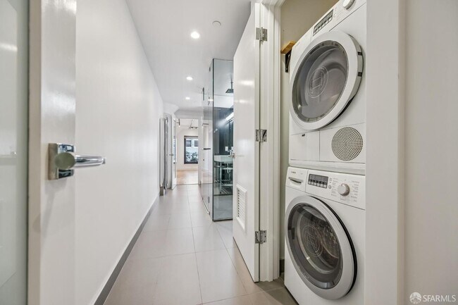 Building Photo - 1875 Mission St