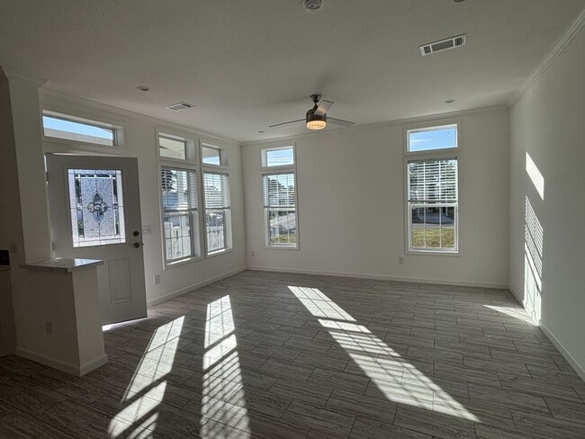 Building Photo - 557 Bimini Cay Cir