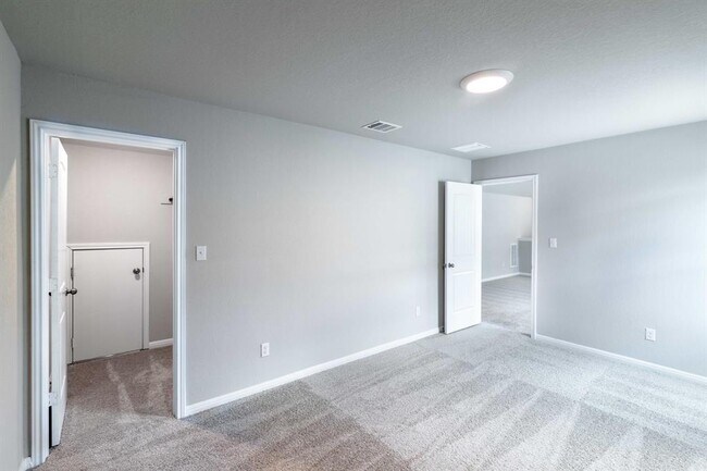 Building Photo - 703 Bluffview Dr.