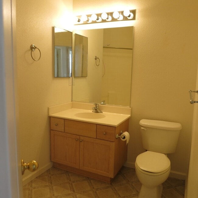 Building Photo - Cozy 3 bedroom