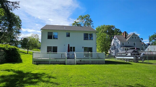 Building Photo - 3 Vinebrook Ave