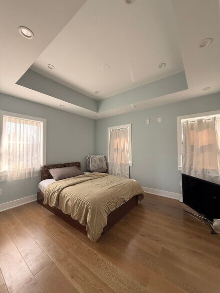 Building Photo - 3984 Blaine St NE