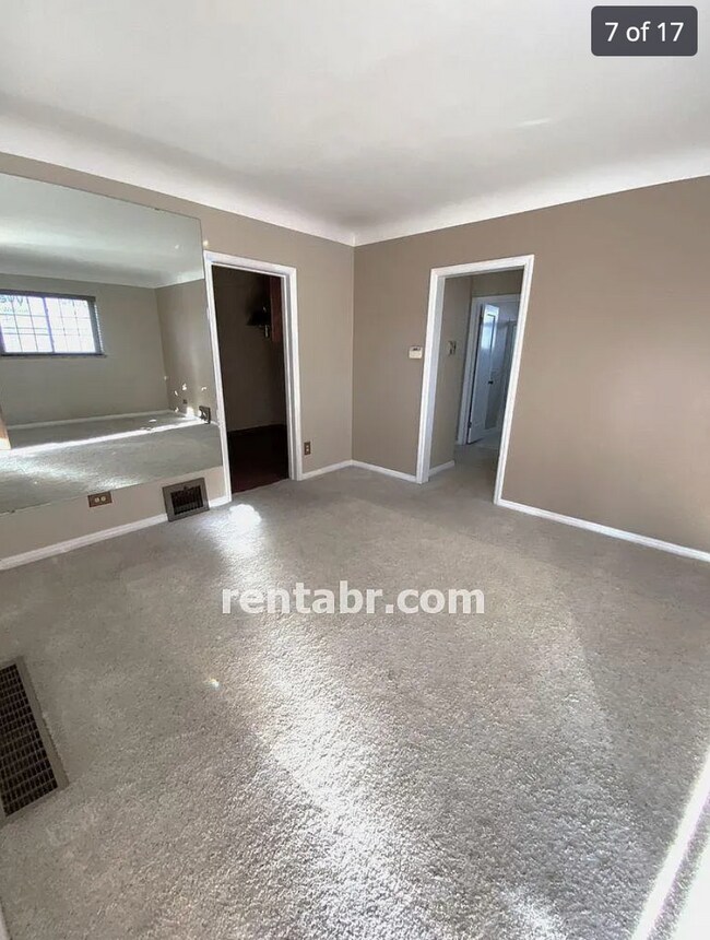 Building Photo - Come home to this Two Bedroom Bungalow in ...
