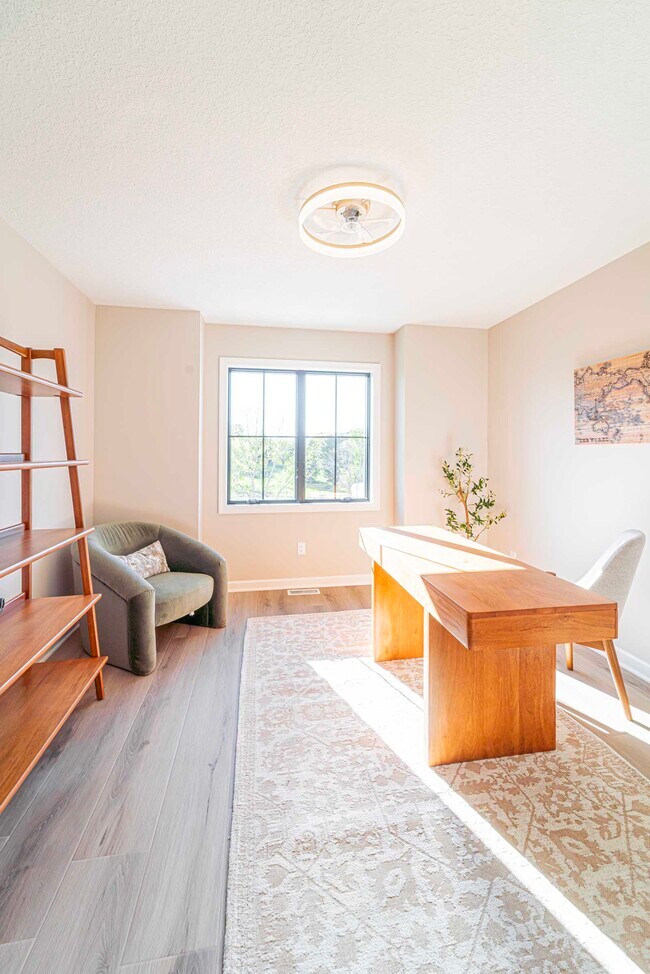 Building Photo - 14550 South Ave