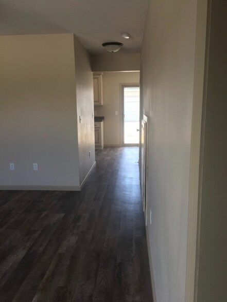 Building Photo - 256 E Outer Rd
