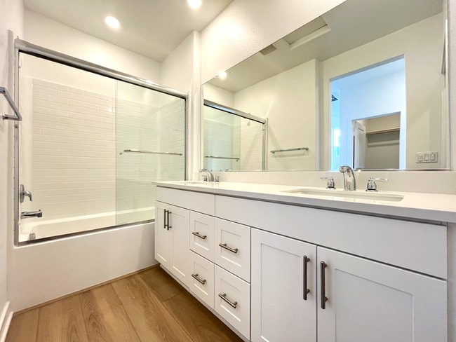 Building Photo - 3 bed, 2.5 bath in Ontario, CA!