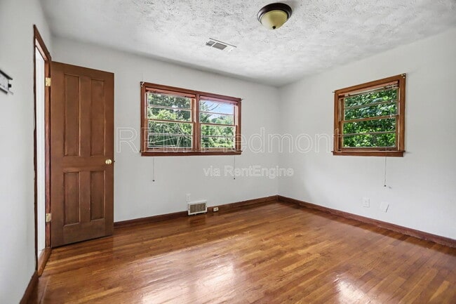 Building Photo - 1903 Winthrop Dr SE