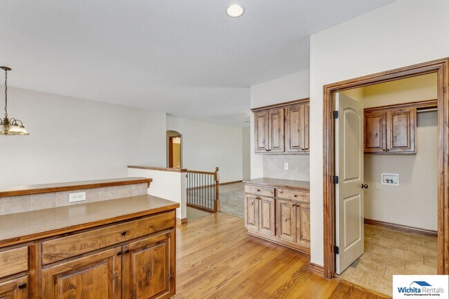 Building Photo - 11716-11718 Crestwood