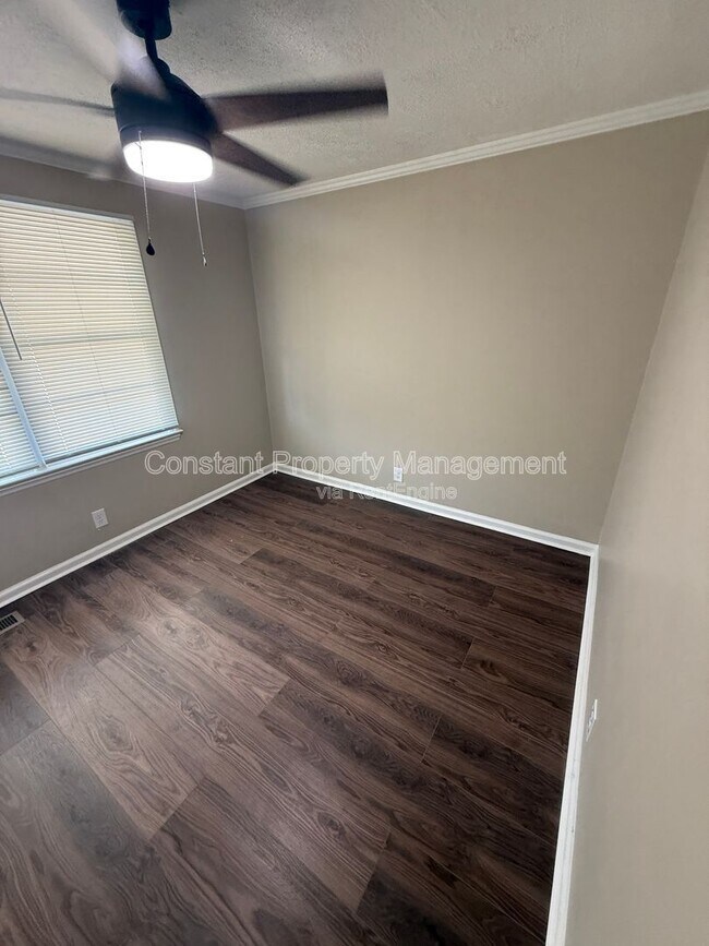 Building Photo - 1164 Newberg Ave