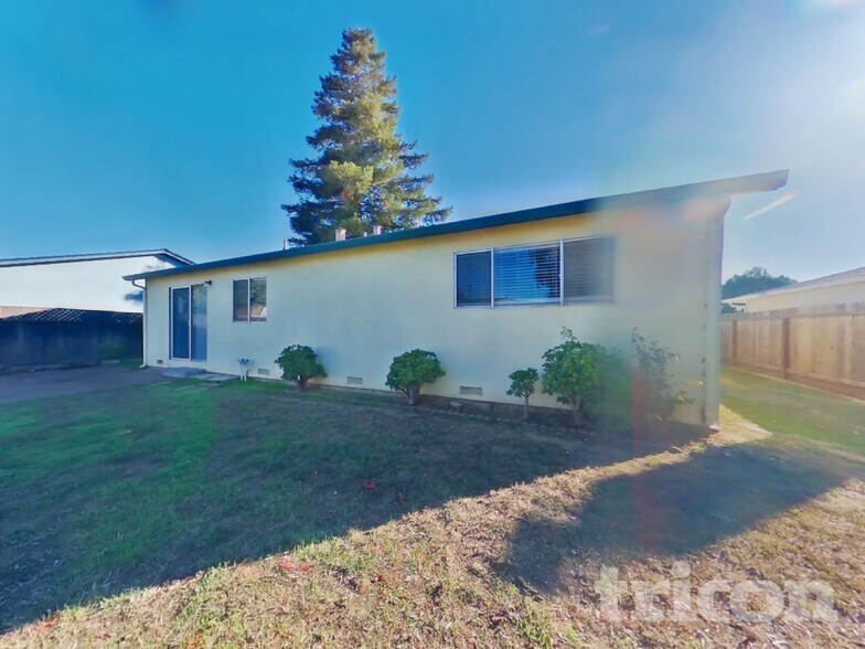 Building Photo - 816 Spoonbill Ln