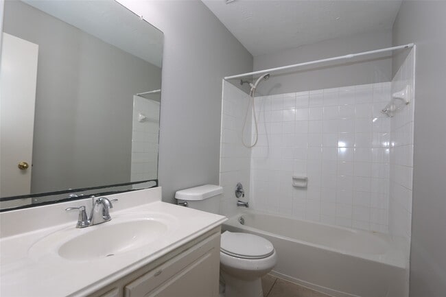Building Photo - 13518 Sherman Oaks Dr