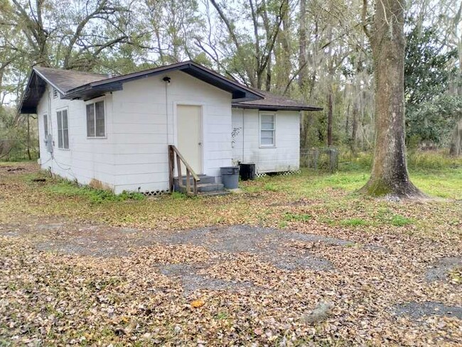 Building Photo - 5562 Lyle Ln