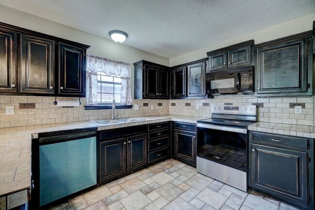 Building Photo - Comfortable Living in Edmond – 3BR with Prime Convenience
