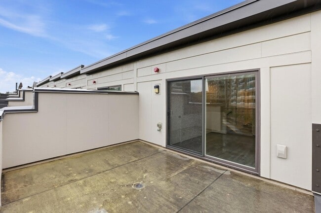 Building Photo - 6924 Rockledge Dr