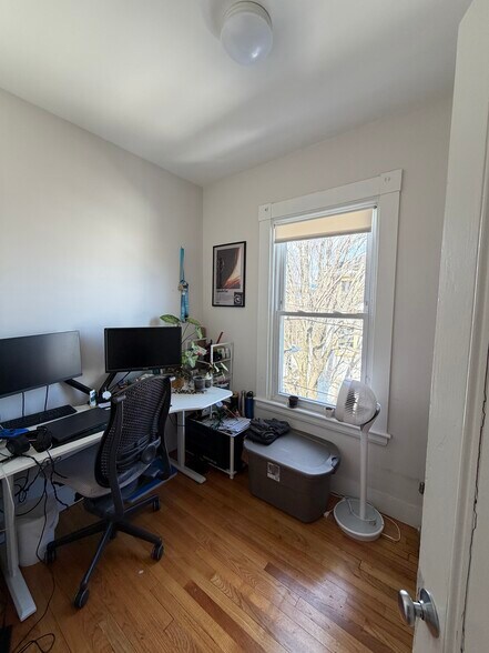 Building Photo - 384 Washington St