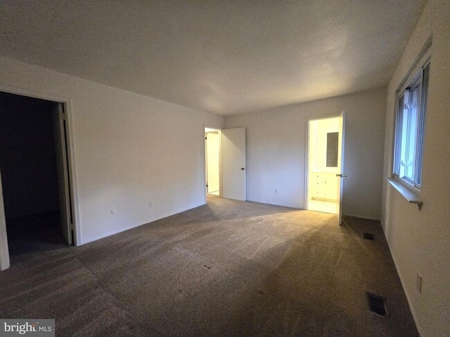 Building Photo - 1005 Worthington Dr