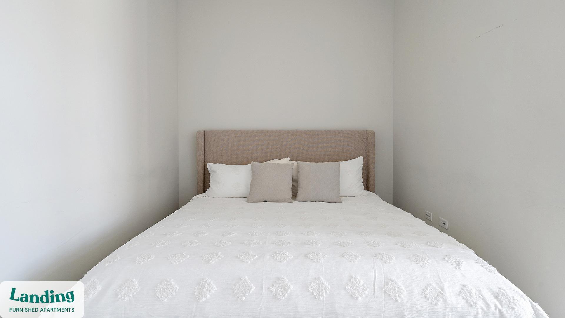 Building Photo - 2480-2522-2522 N Milwaukee Ave