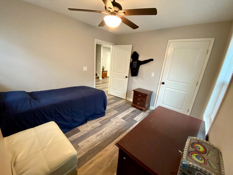 Building Photo - 1095 Mountain Springs Dr NW