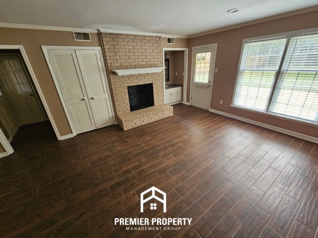 Building Photo - 2116 Rolling Valley Dr