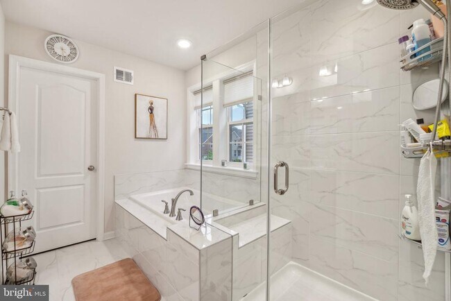 Building Photo - 10908 Meridian Hill Way