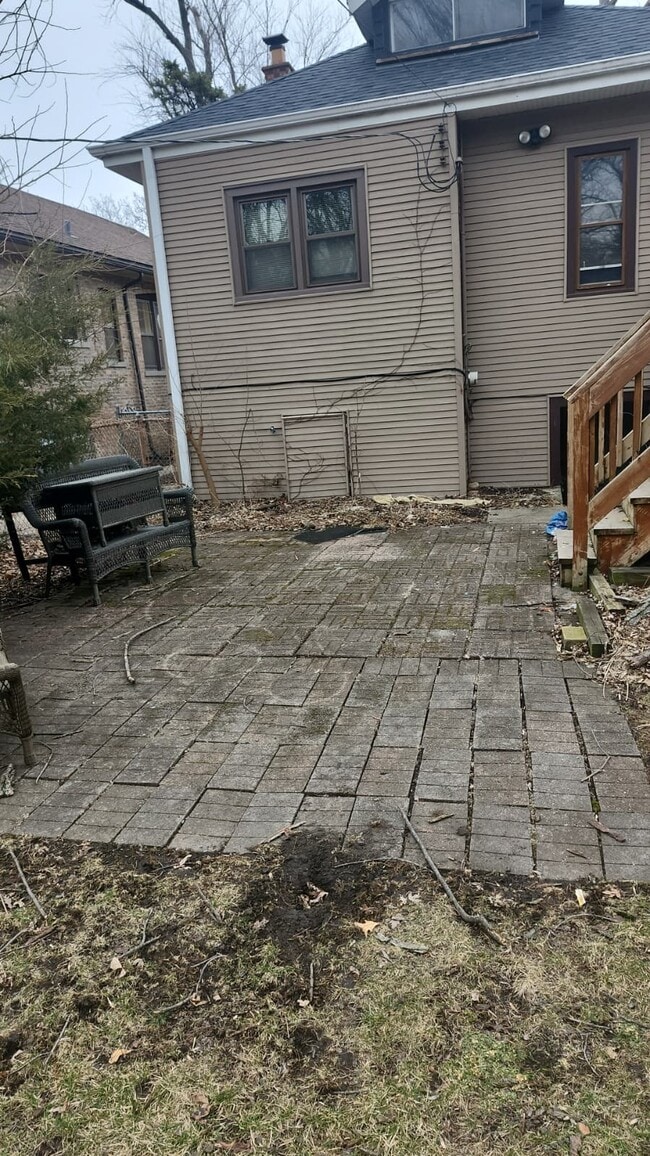 Building Photo - 11634 S Hale Ave