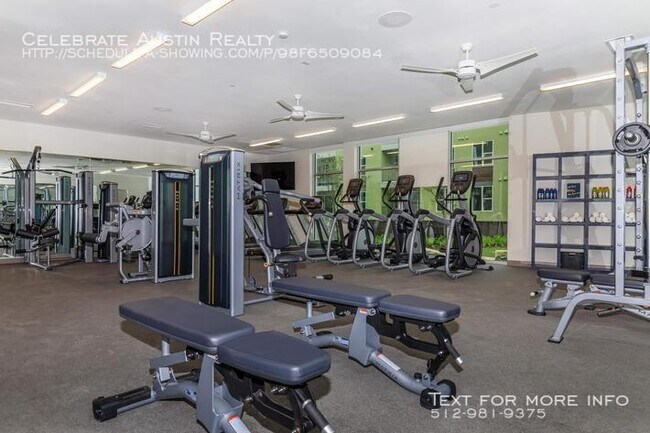 Building Photo - Edison