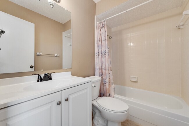 Building Photo - Charming Condo in Valley Ranch